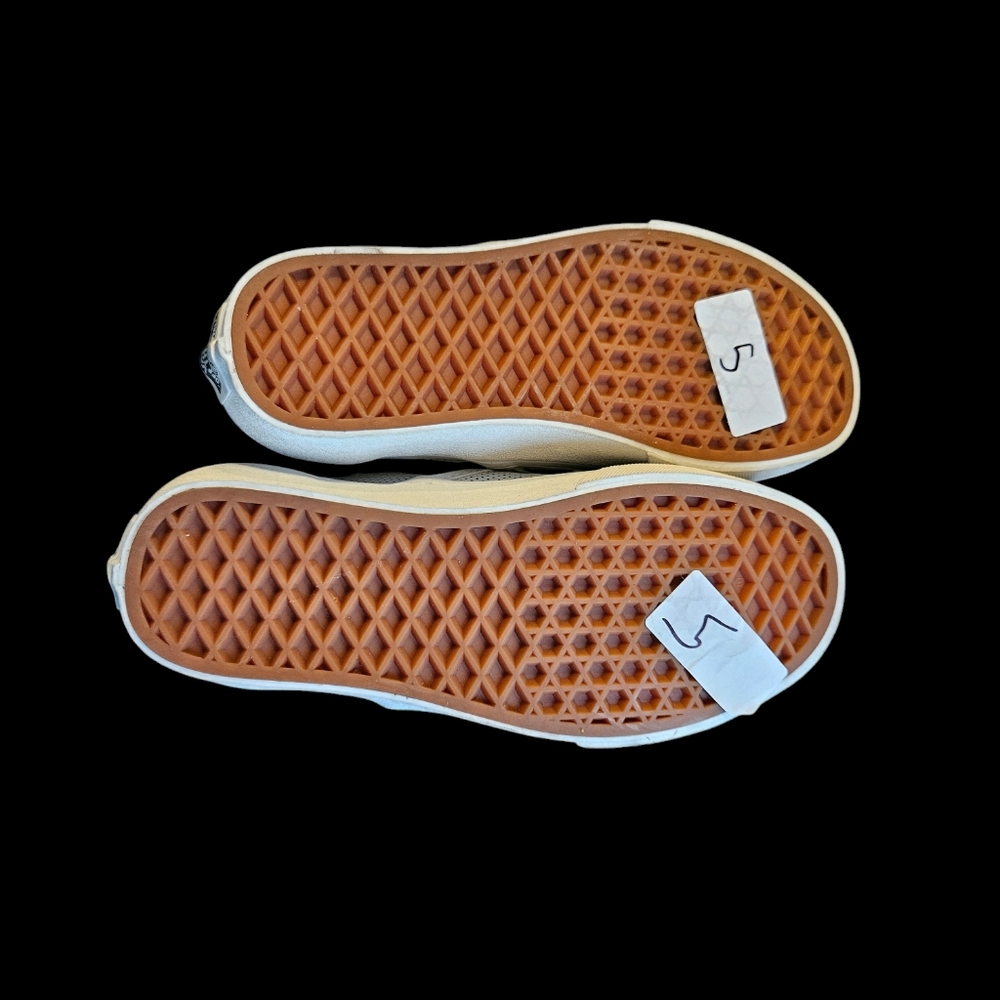 Vans‎ size 5 women's white leather slip-on dimpled shoes - Picture 4 of 6